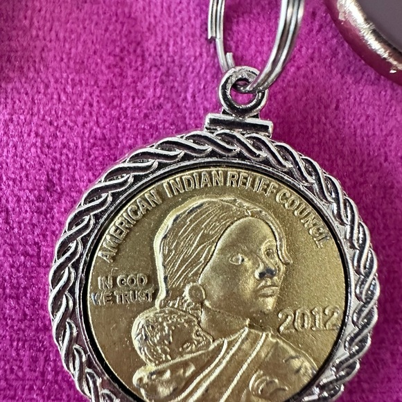 2012 AMERICAN INDIAN RELIEF COUNCIL MEDAL CHARM BRACELET REPURPOSED OOAK 7-8 - Picture 7 of 12